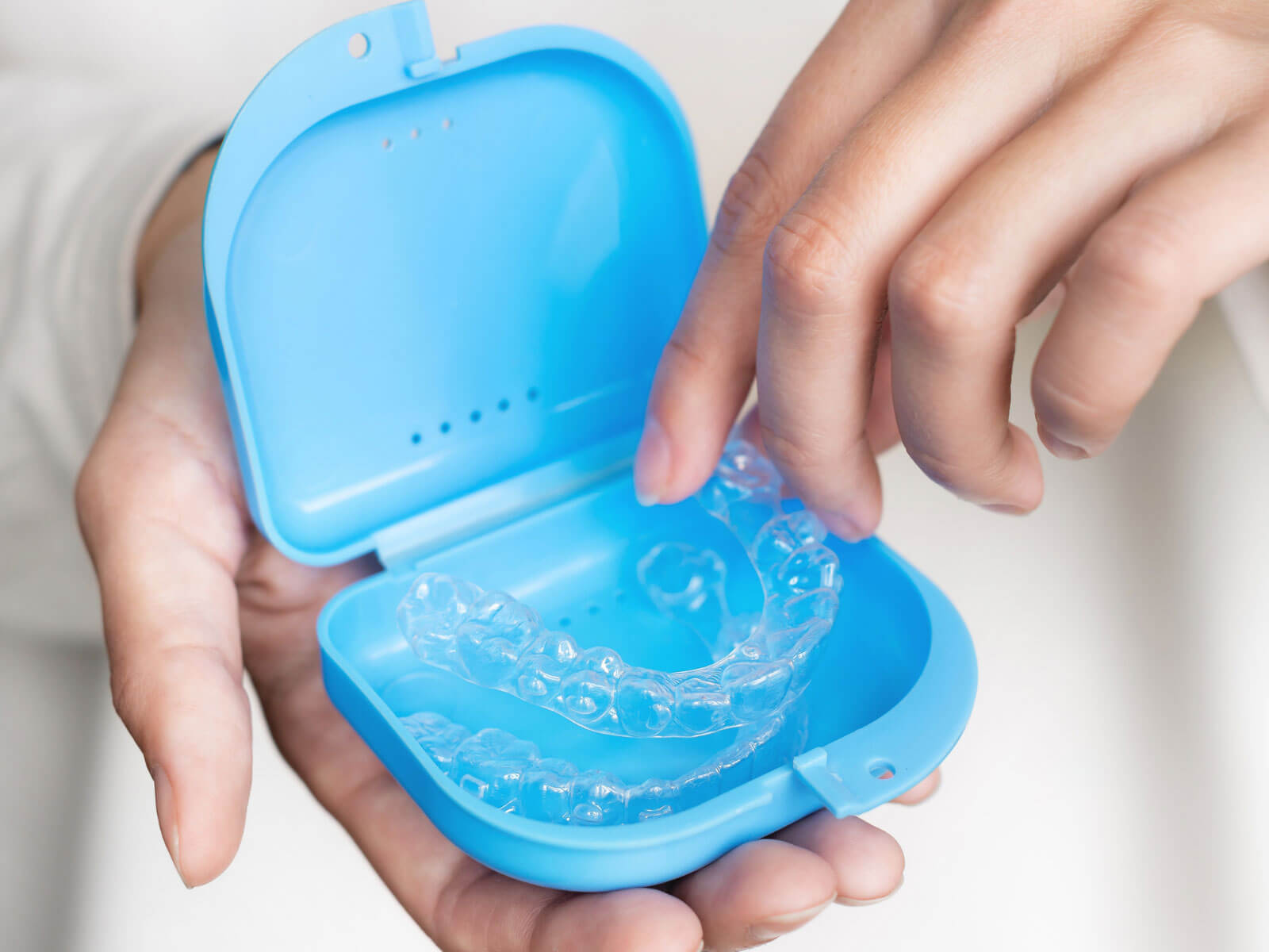 How to Clean Invisalign Trays: Step-by-Step Guide